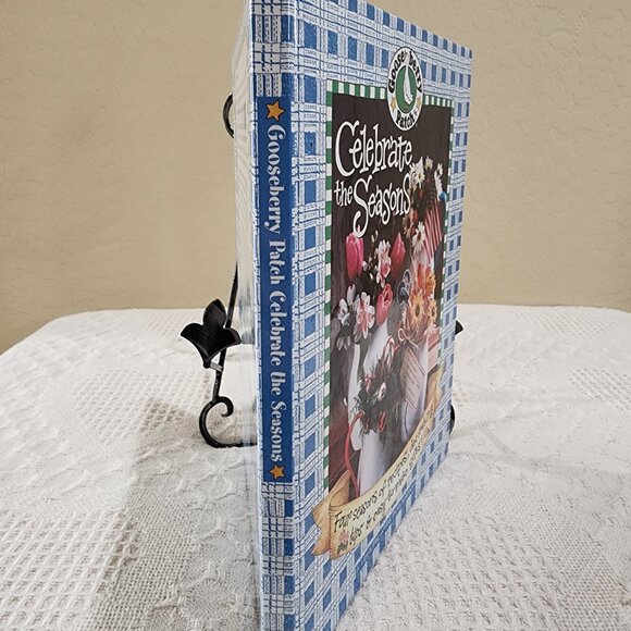 Gooseberry Patch Celebrate the Seasons Book 1 Christmas Crafts Baking Decor Idea - Picture 5 of 9